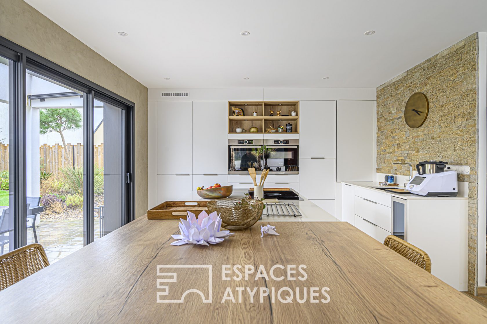 Contemporary with its landscaped garden in Vannes