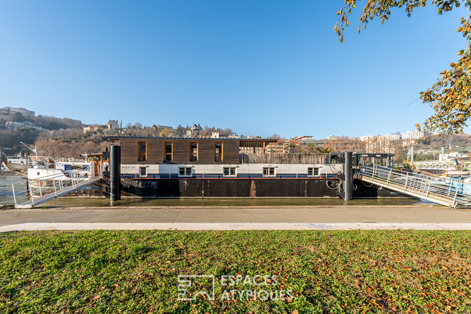 Magnificent Freycinet barge in the heart of Lyon