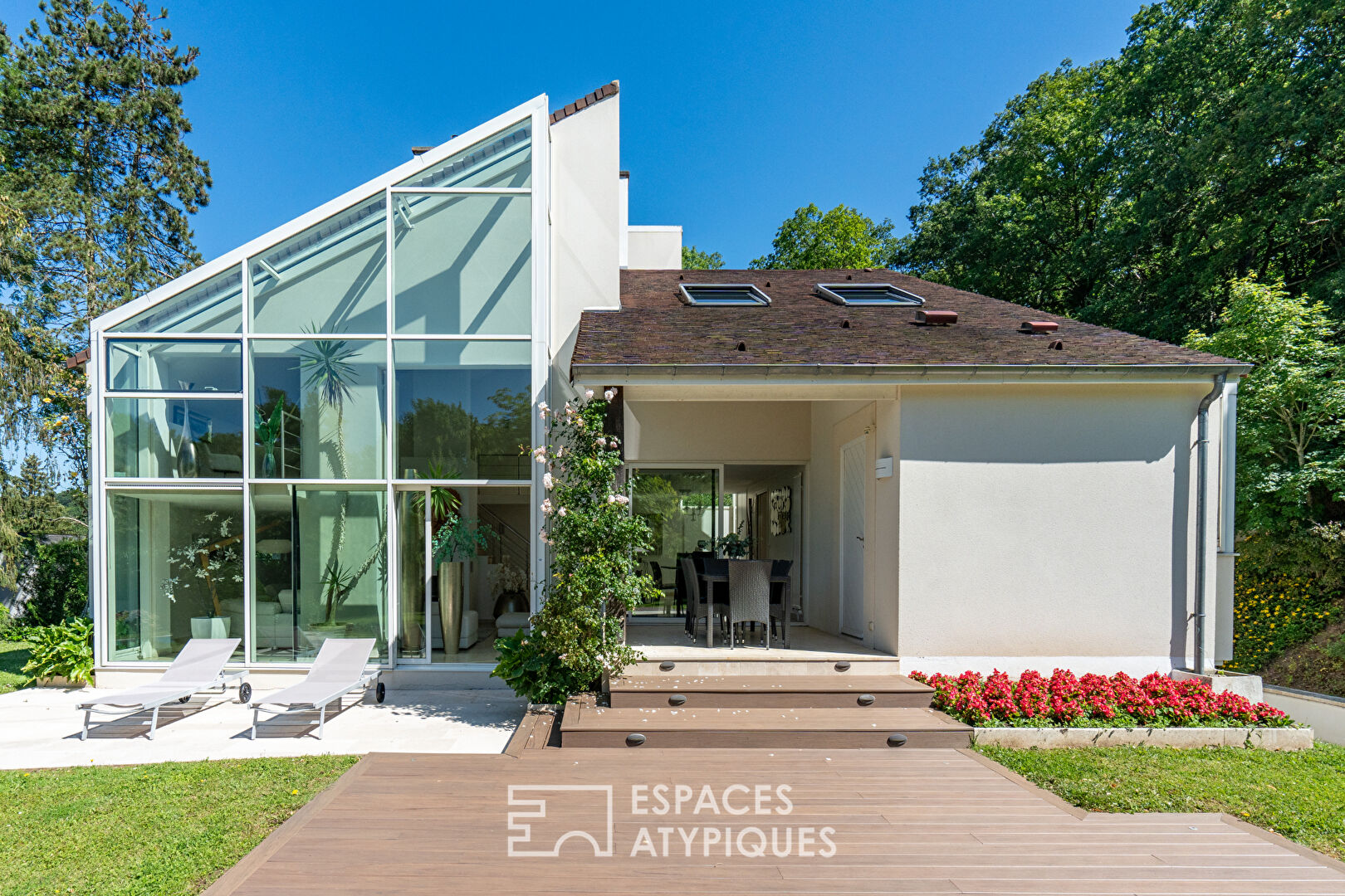 Renovated architect-designed house with outdoor swimming pool