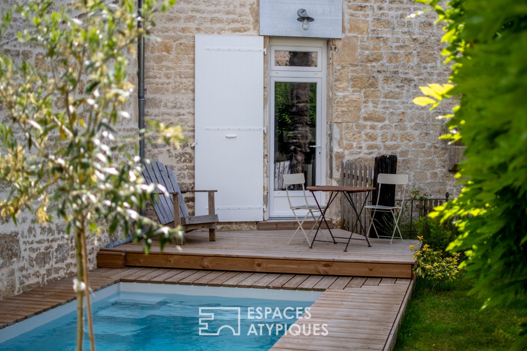 Beautiful bourgeois house in the heart of town with swimming pool