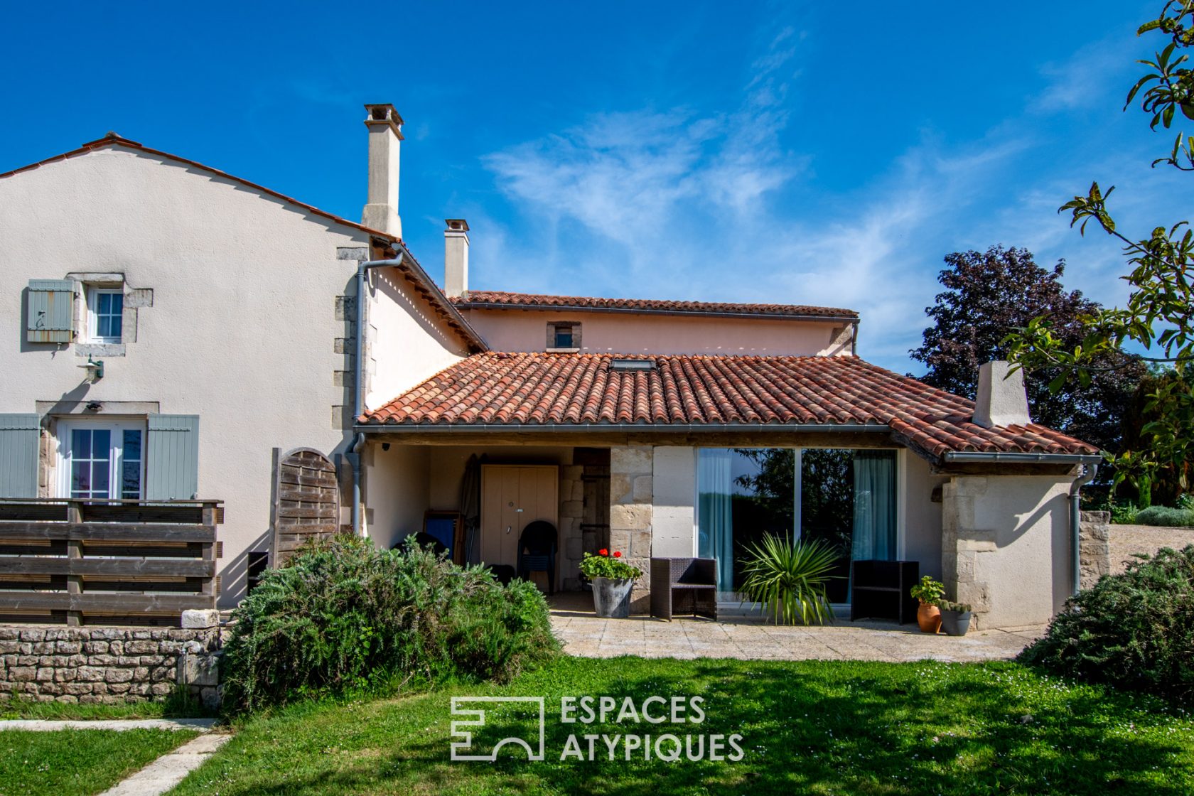 Charming 18th century property with gîtes and wellness area