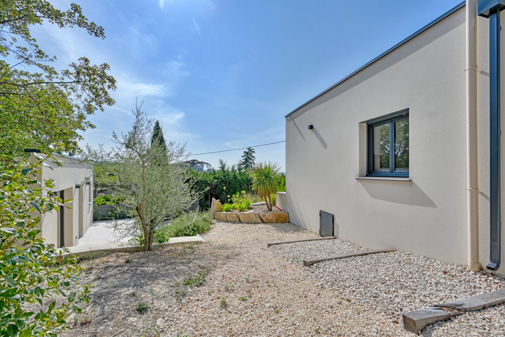 Elégante et lumineuse villa avec jardin, piscine et vue imprenable