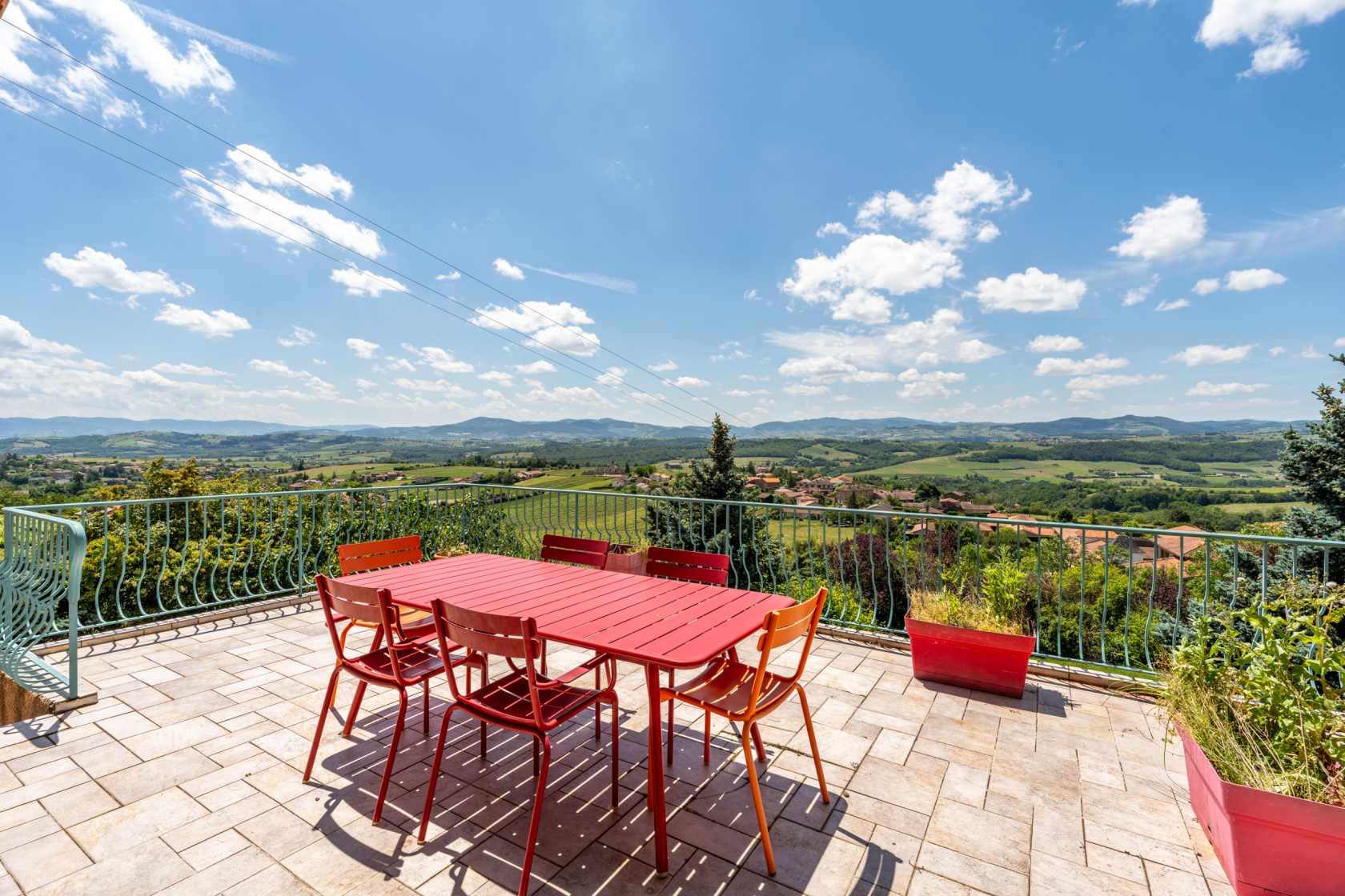 Villa with gite with exceptional views of the Monts du Beaujolais