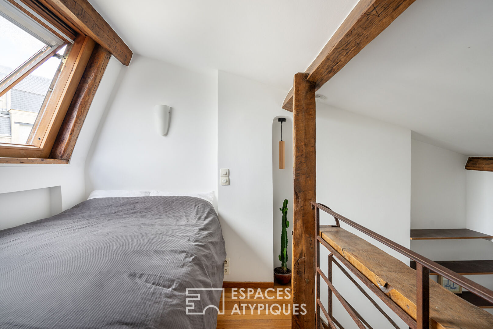 Top floor with mezzanine, close to the Luxembourg Gardens