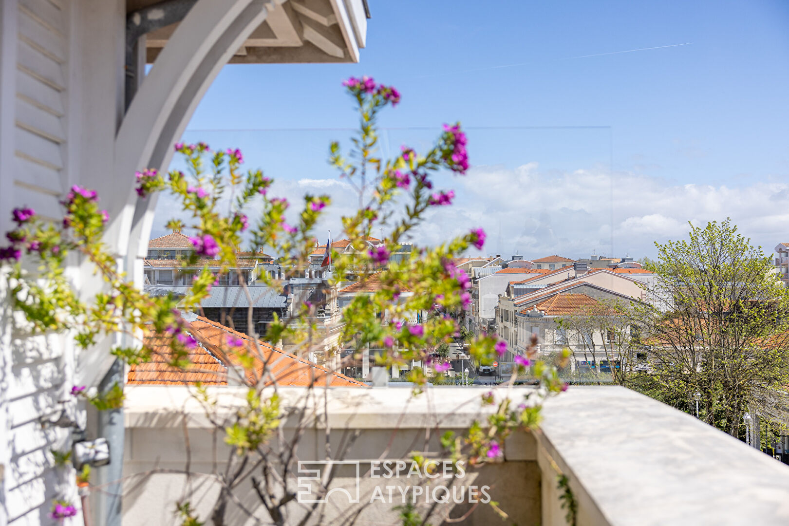 Exceptional top floor apartment in the center of Arcachon