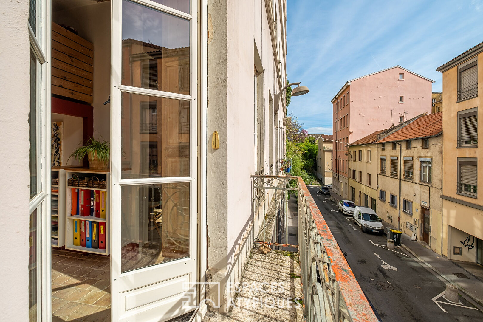 Appartement traversant au caractère affirmé