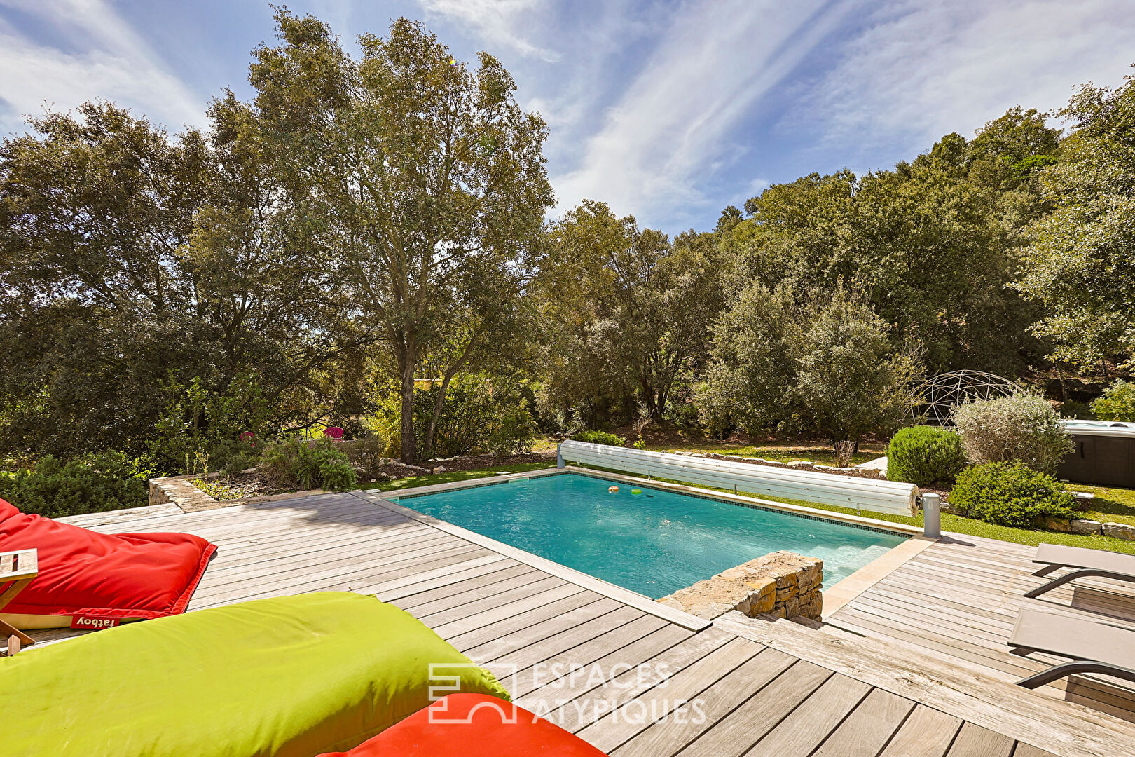 Maison de plain pied avec piscine