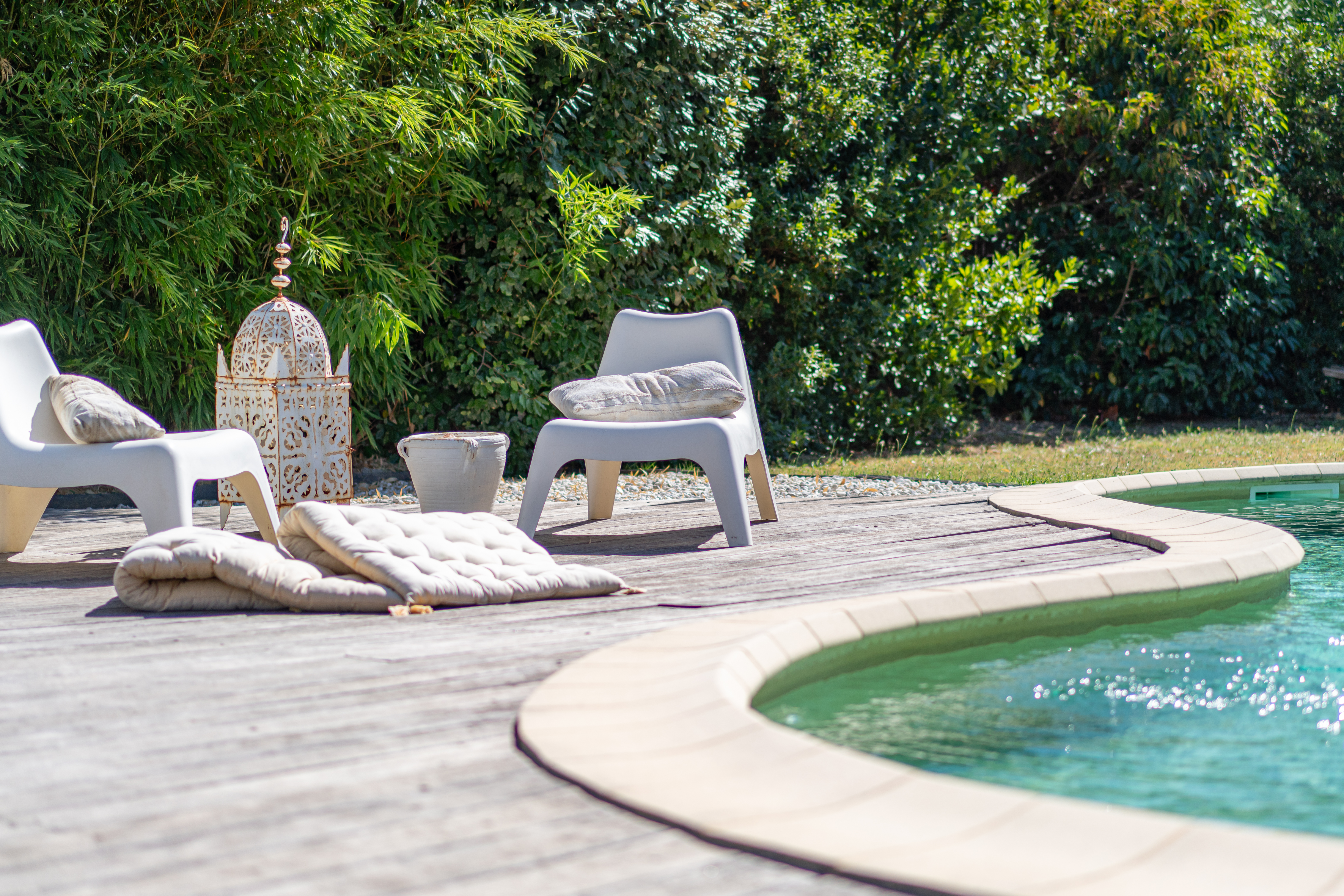 Villa contemporaine avec jardin et piscine