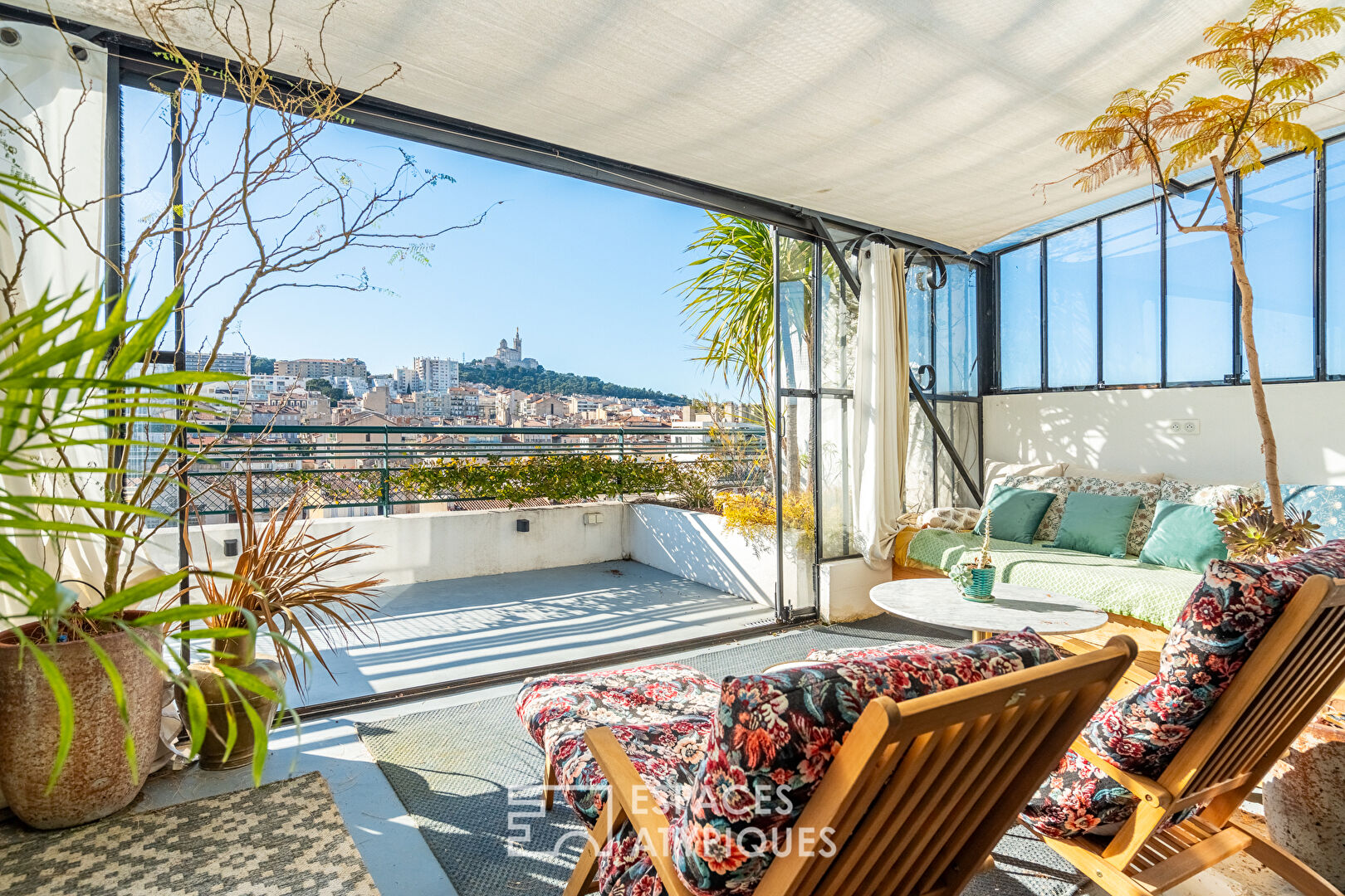 Penthouse avec vue et terrasses en dernier étage - Espaces Atypiques Marseille