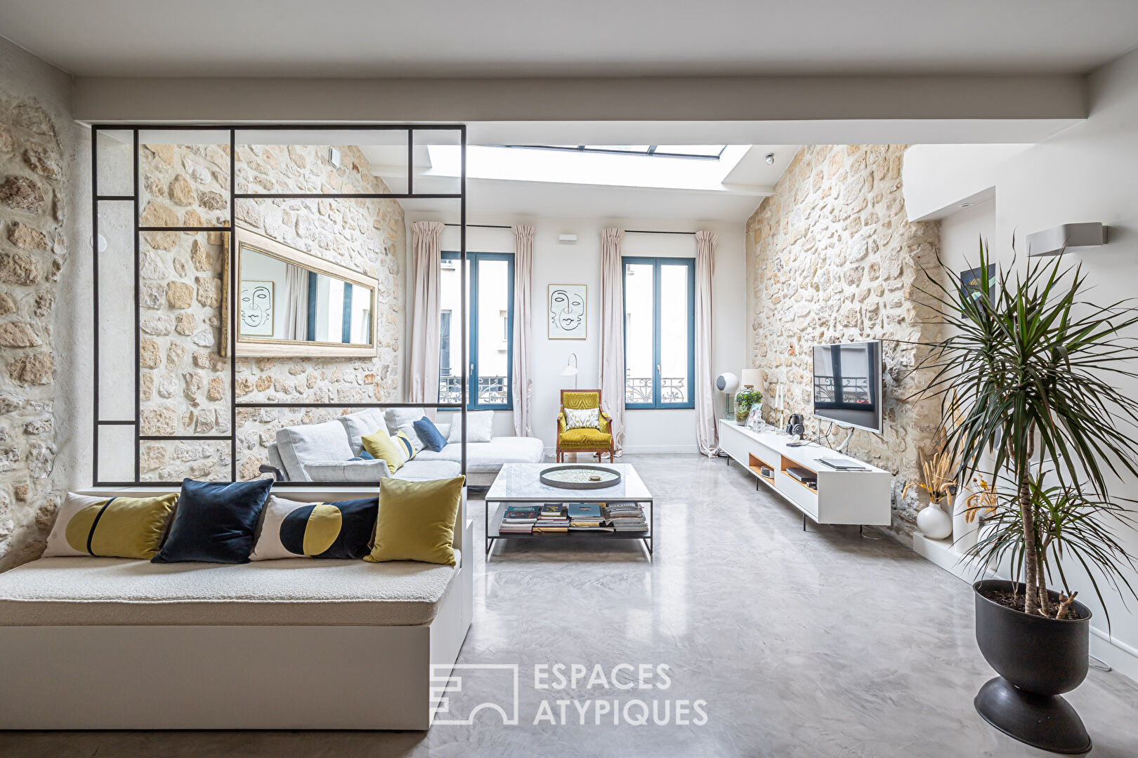 Maison contemporaine avec patio et terrasses