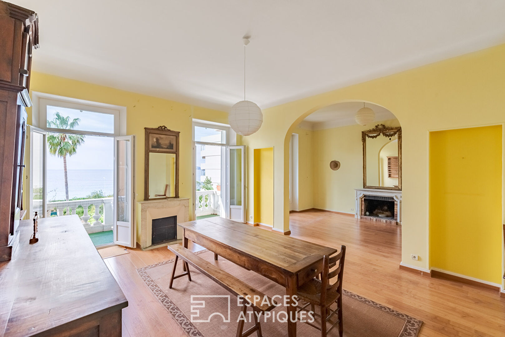 Beautiful apartment with sea view terrace, in a former private mansion