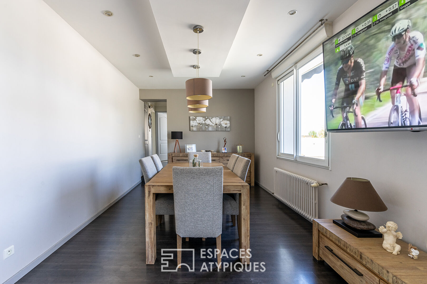 Maison familiale sur terrasse avec piscine et spa