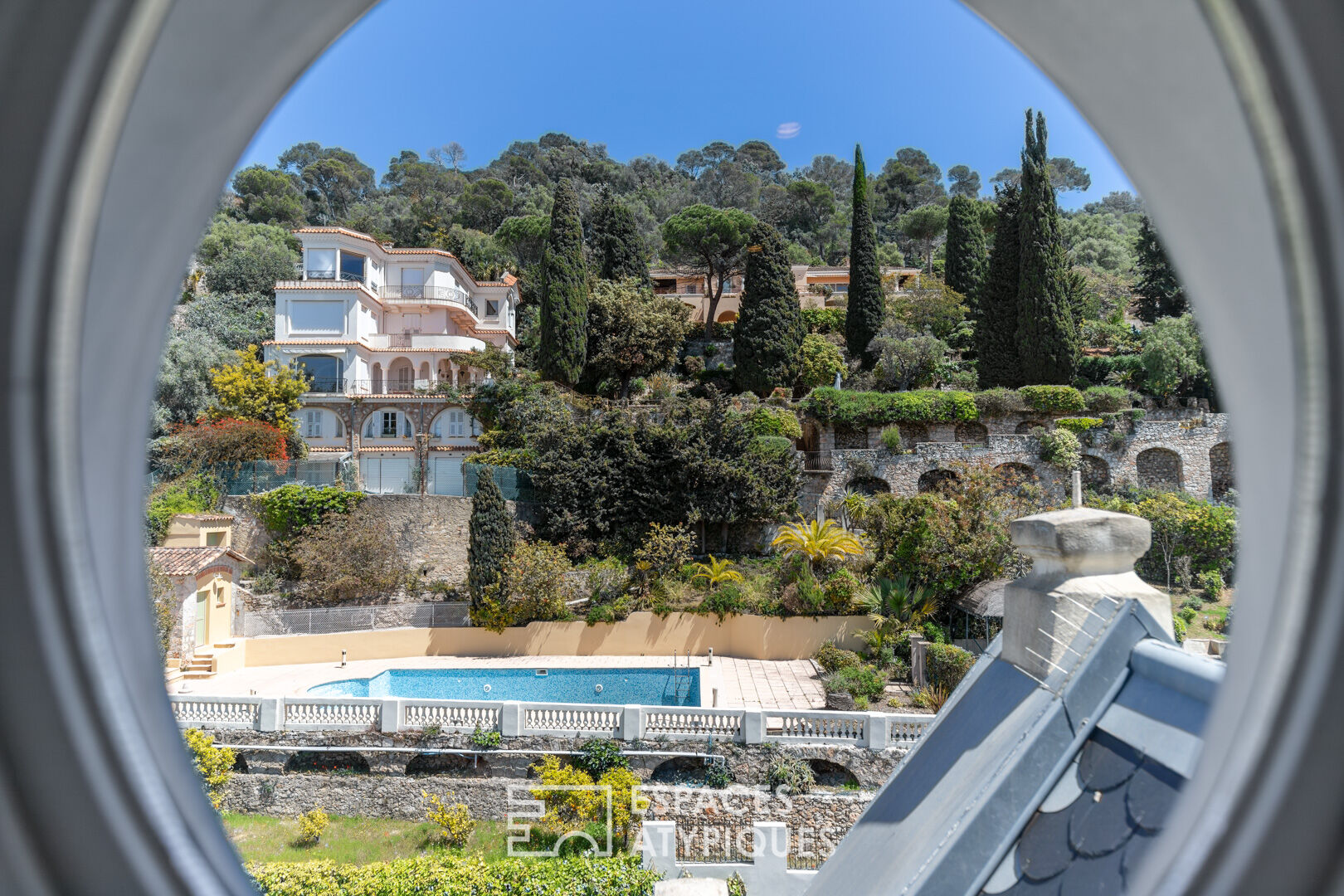 Apartment in a Bourgeoise Residence with sea view