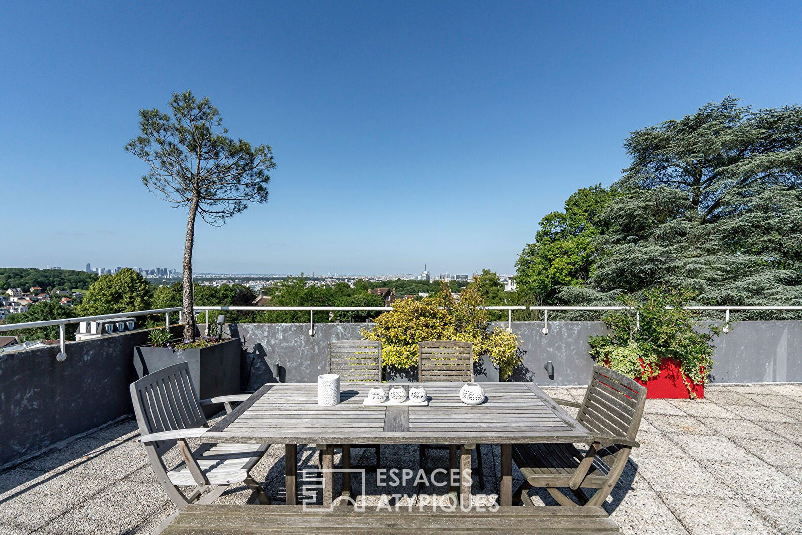 Top floor with roof terrace and breathtaking view in Sèvres Rive-Gauche