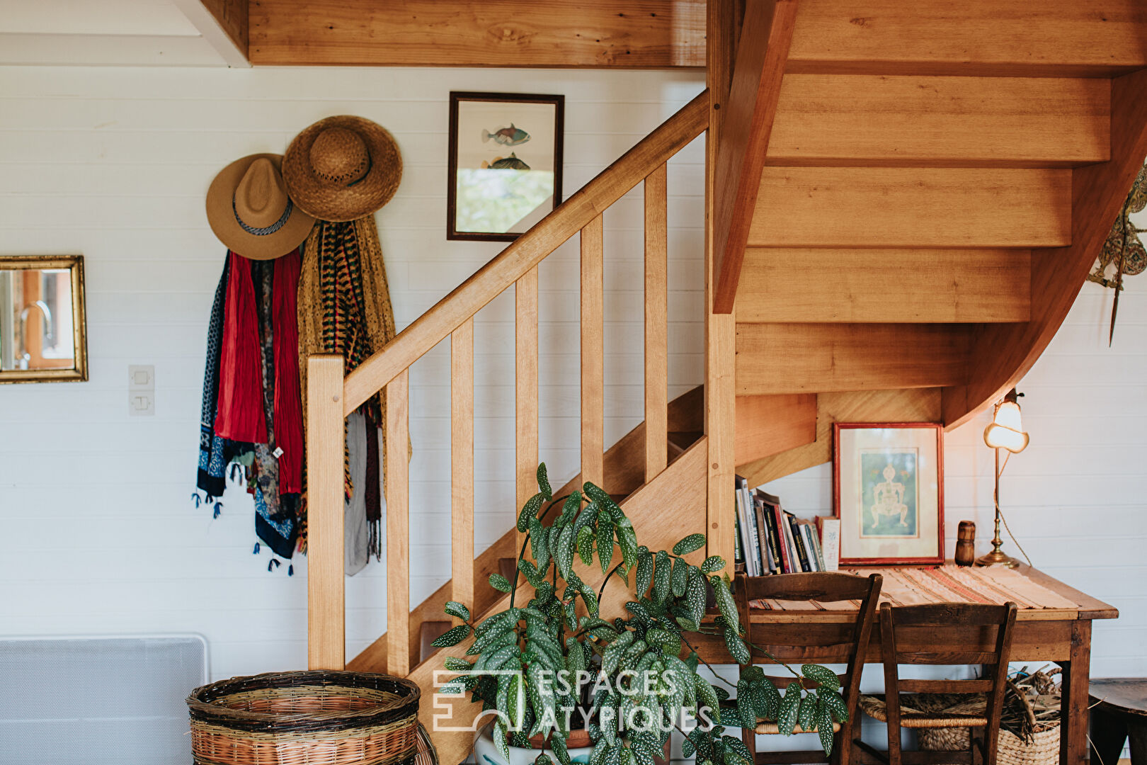 La bucolique – Wooden frame house and farmhouse by the sea