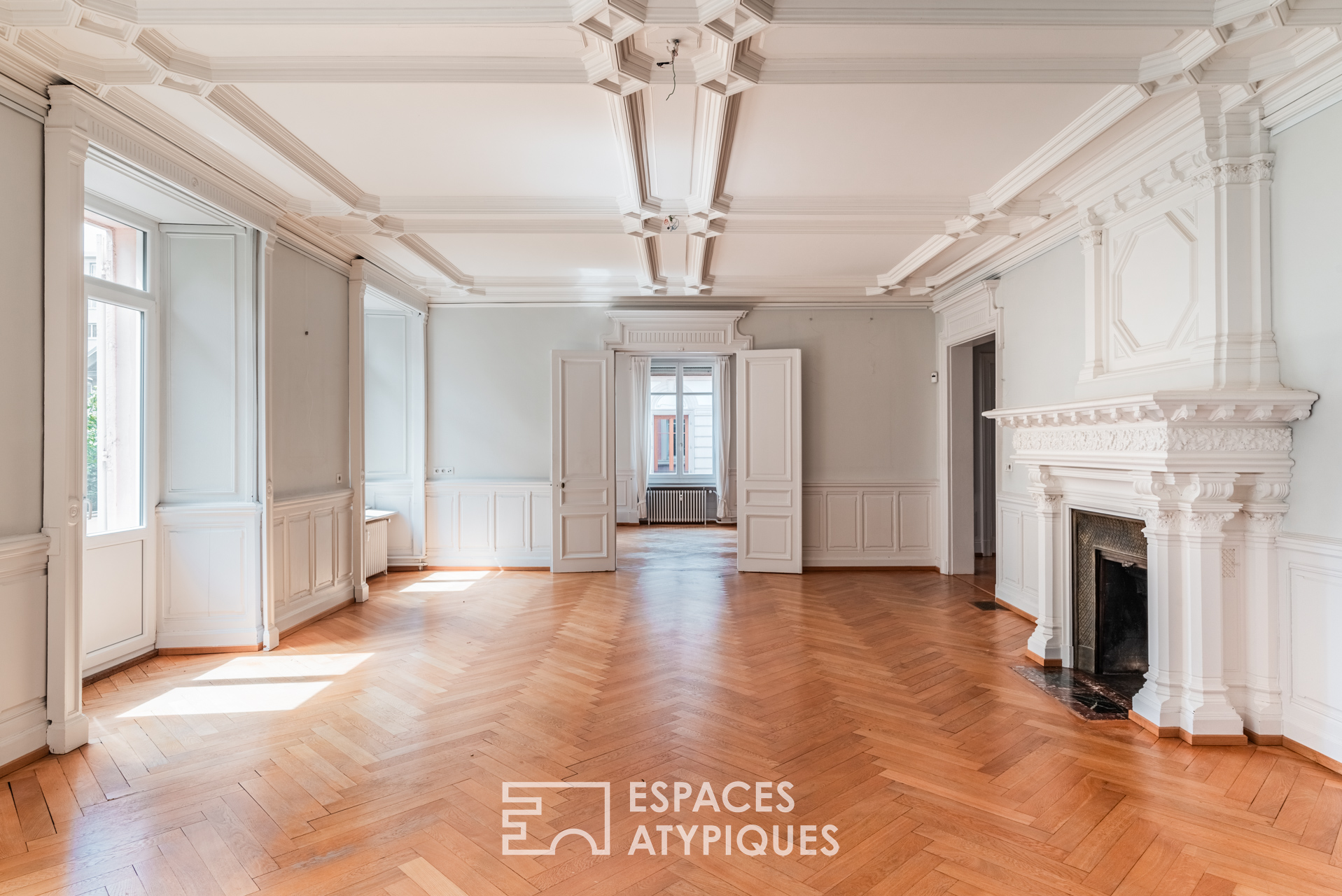 Bourgeois flat in a magnificent manor house