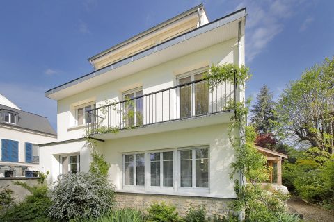 House from the 60s on the banks of the Marne