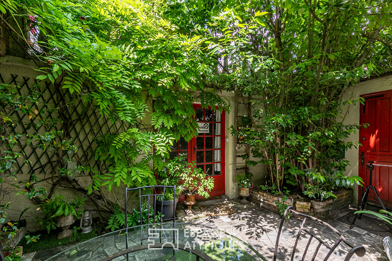 Bucolic house with tree-lined courtyard and terrace