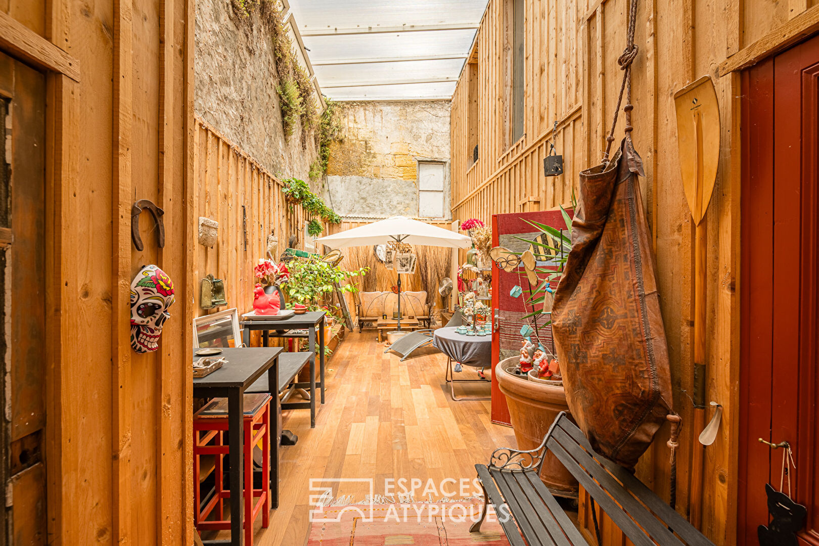 Ancienne épicerie transformée avec vue Garonne et jardin