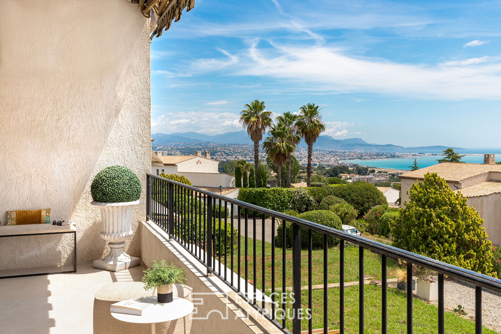 Appartement de luxe avec vue mer sur les Hauts de Vaugrenier