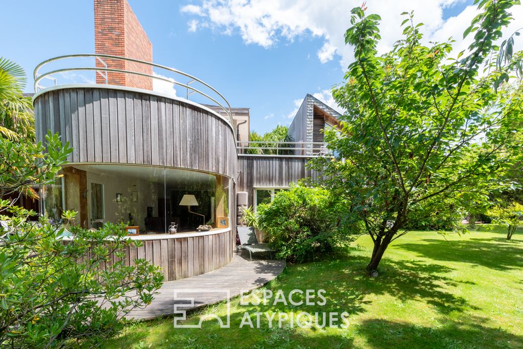 Maison d'architecte et son parc arboré au coeur du golf de Bruz