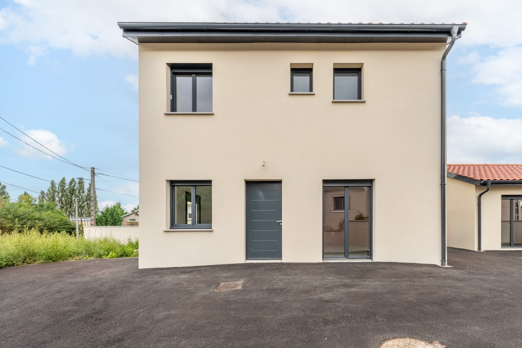 Maison neuve avec jardin