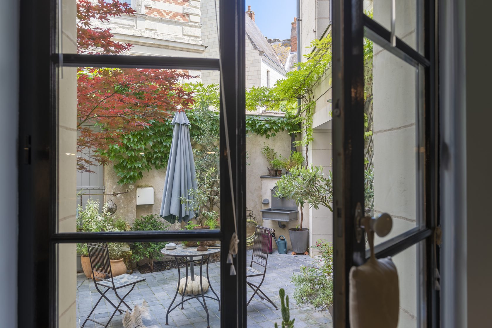 Charming renovated house in the heart of the town of Saumur.