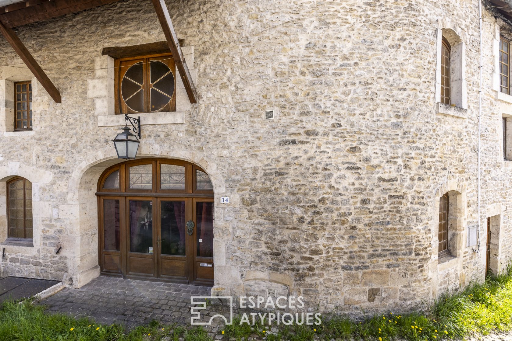 Maison de ville avec son jardin et son accès privé à la Loue