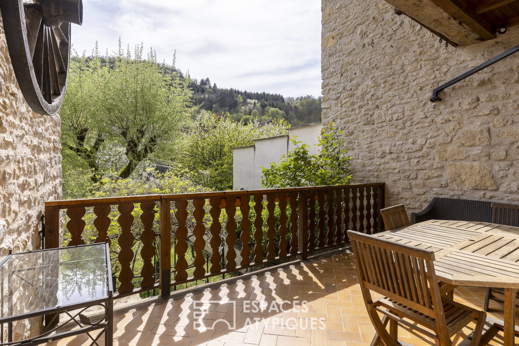 Maison de ville avec son jardin et son accès privé à la Loue