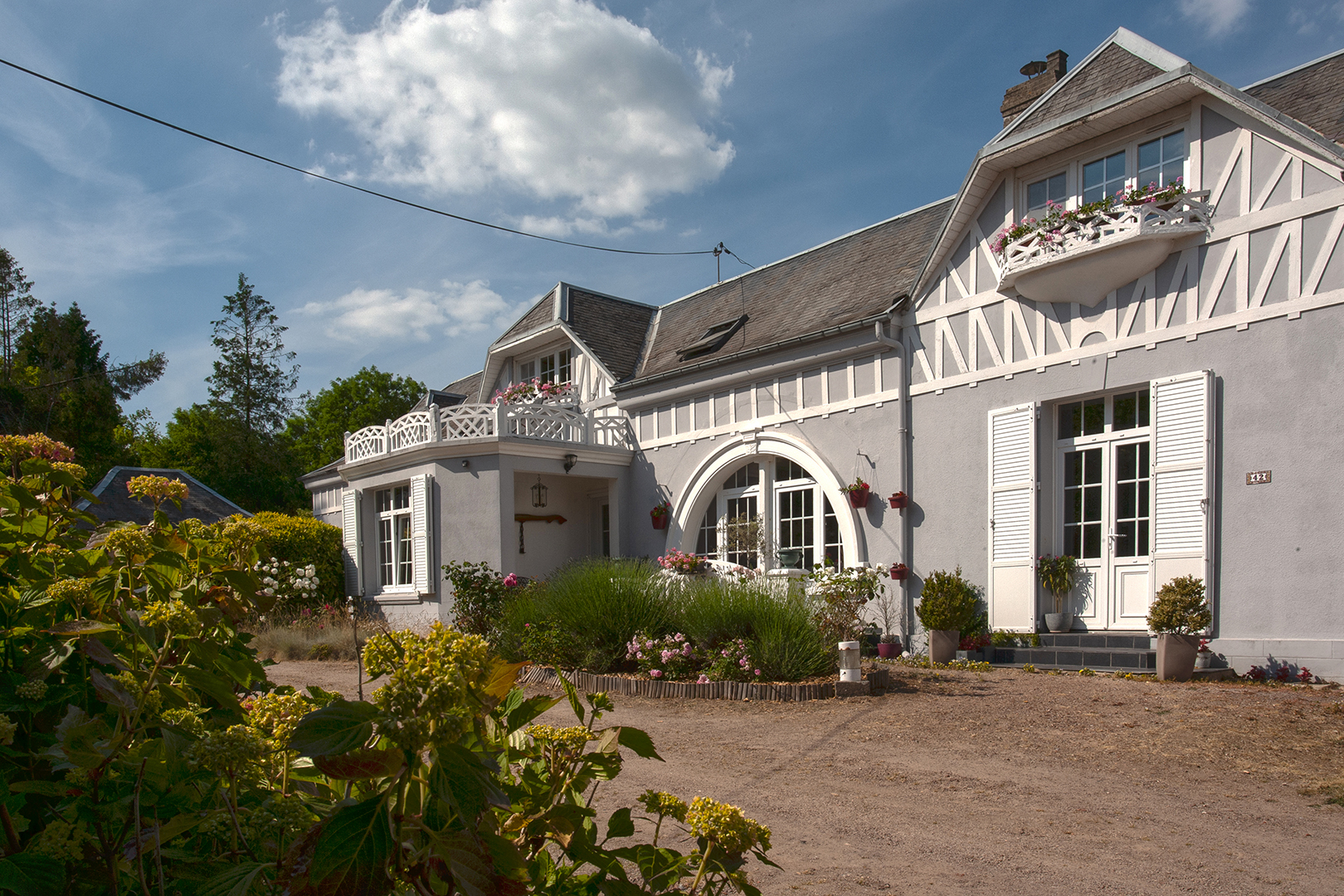 Character farmhouse with gite in the countryside