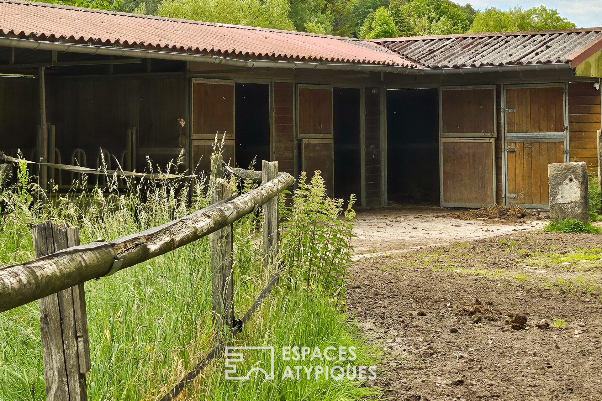 Equestrian estate with pond