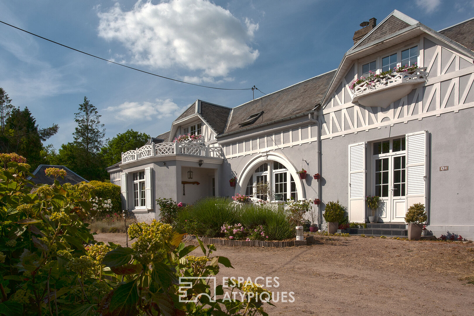 Character farmhouse with gite in the countryside