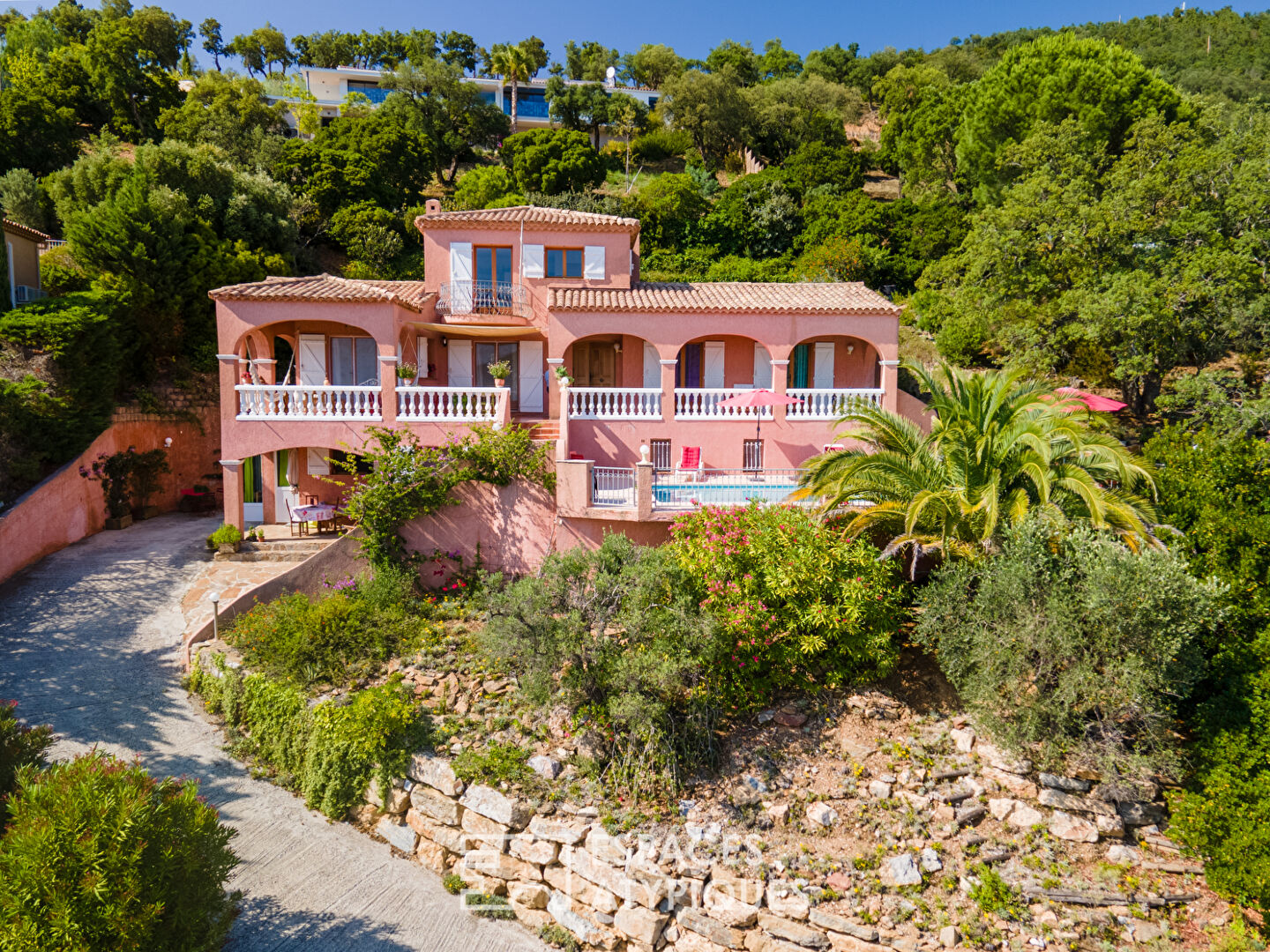 Villa provençale de caractère avec superbe vue mer