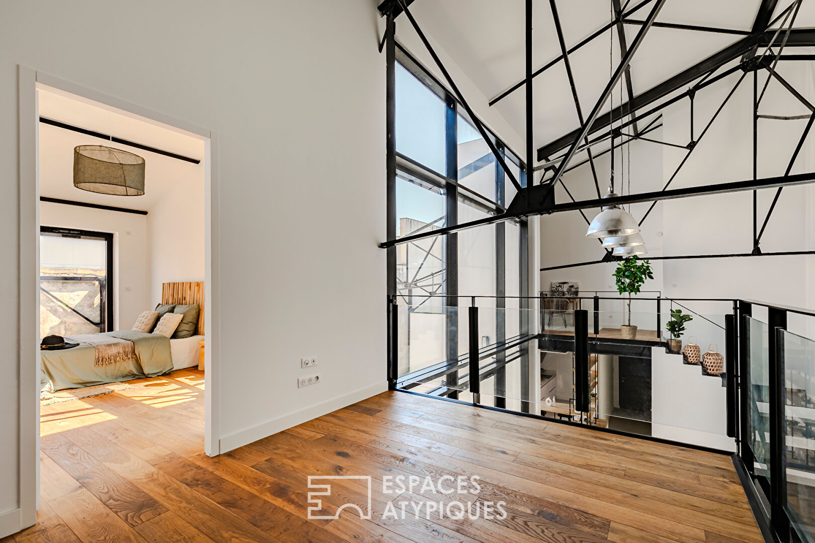 Sculptural loft with terrace and swimming pool in Les Chartrons