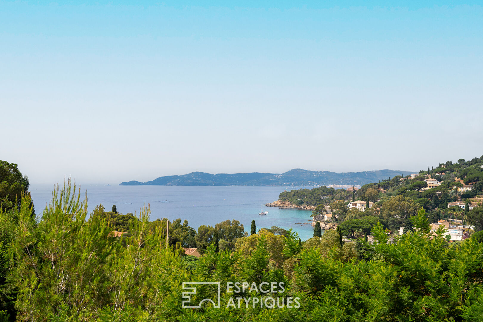 Charming villa with sea and hill views close to Aiguebelle beach. Le Lavandou