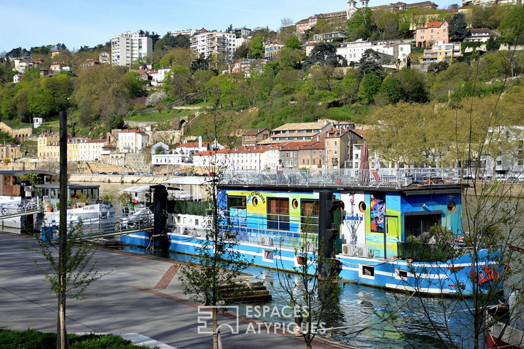 Péniche de 180 m2 à deux pas de la Place Carnot