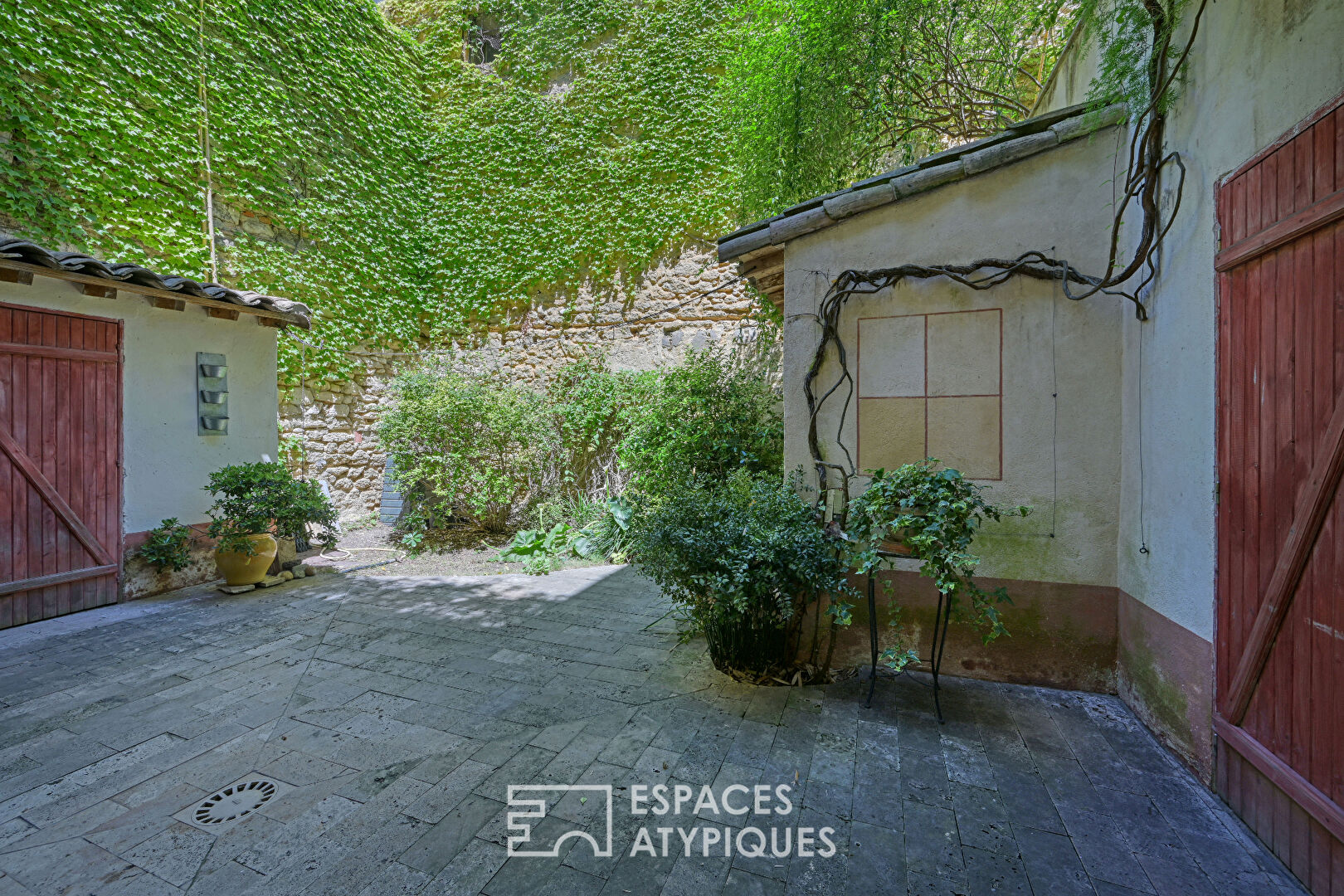 Pretty town house with exteriors in Montpellier