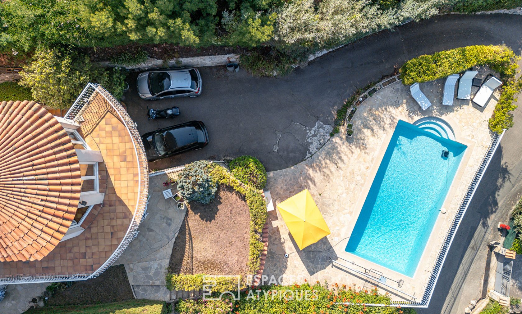 Architect-designed villa of 181 m2, with swimming pool, garage and panoramic view