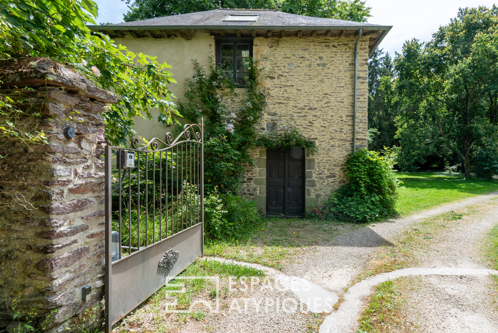 Bourgeois house in Talensac with outbuildings, wooded park and swimming pool