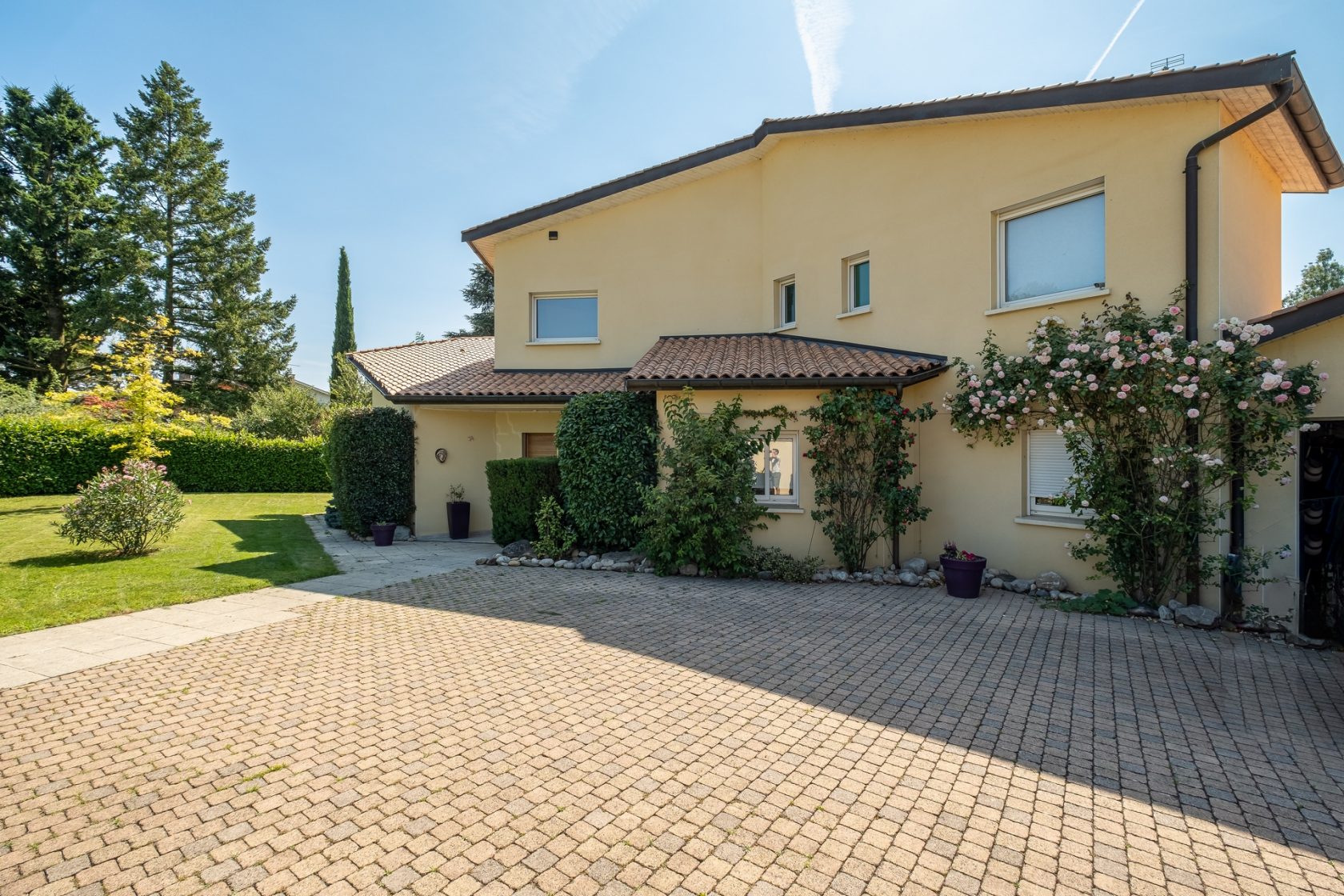 Contemporaine avec piscine au bord du Grand Large