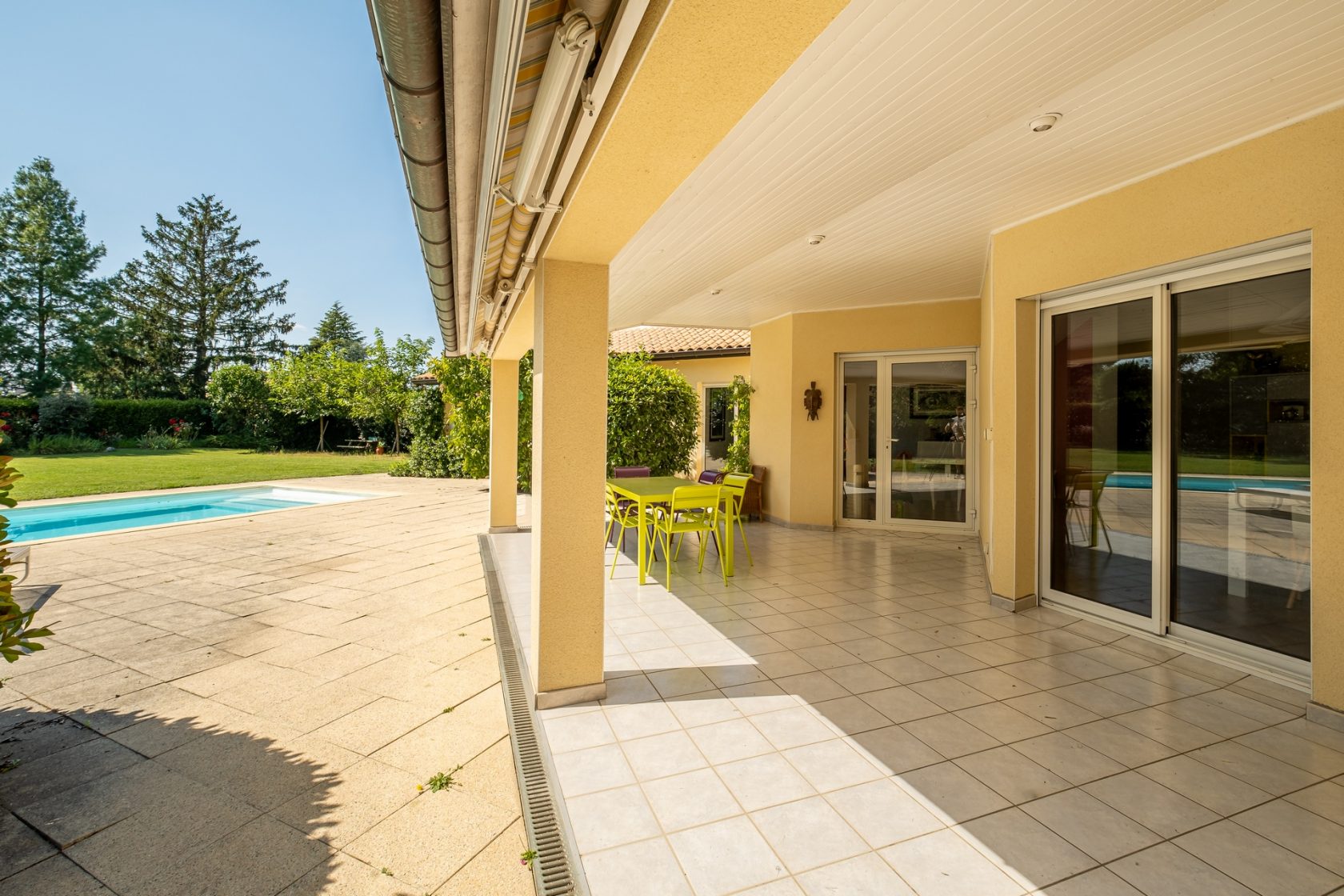 Contemporaine avec piscine au bord du Grand Large