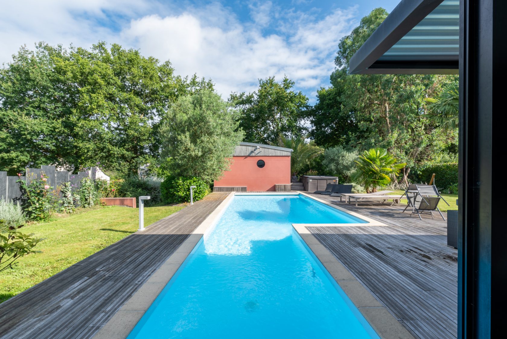 Villa Design grand format avec piscine