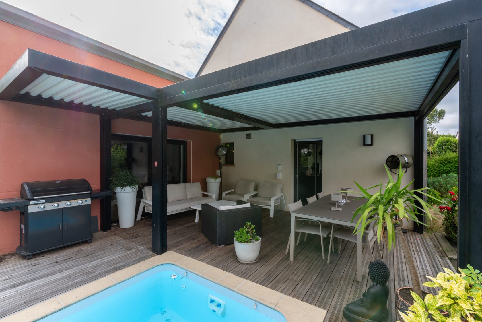 Villa Design grand format avec piscine