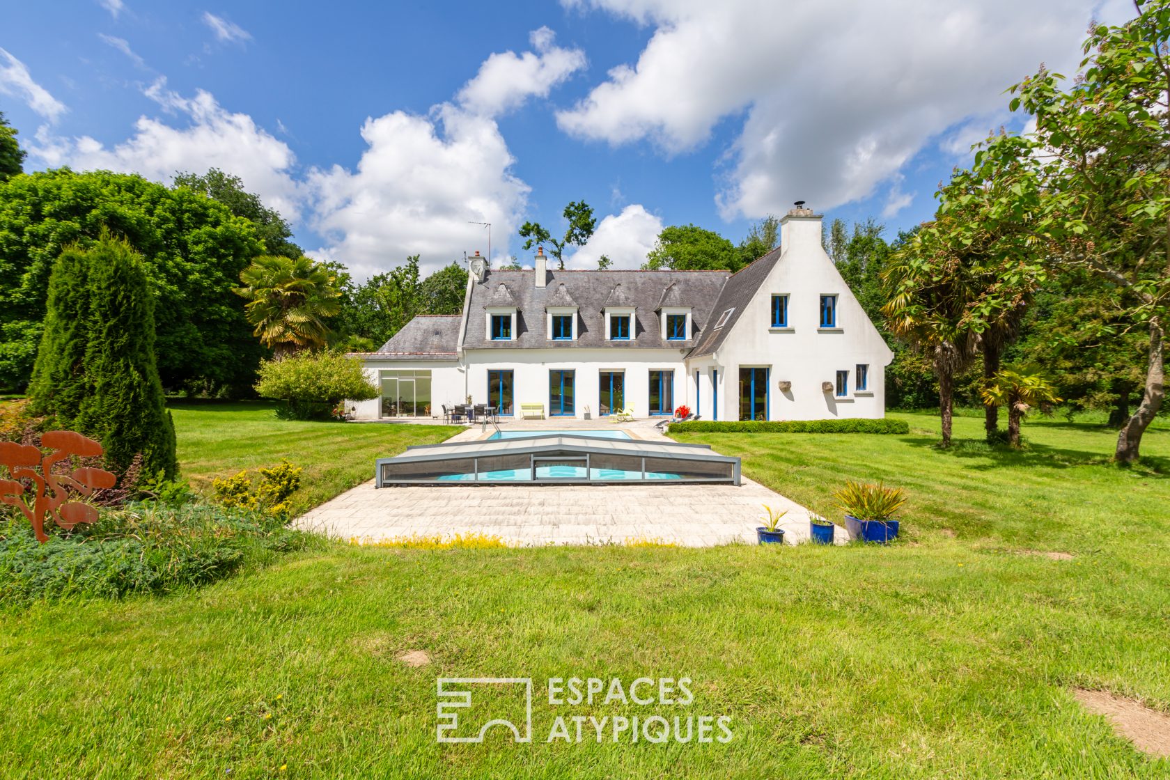 Propriété avec piscine et son parc de 3,4 hectares à PABU