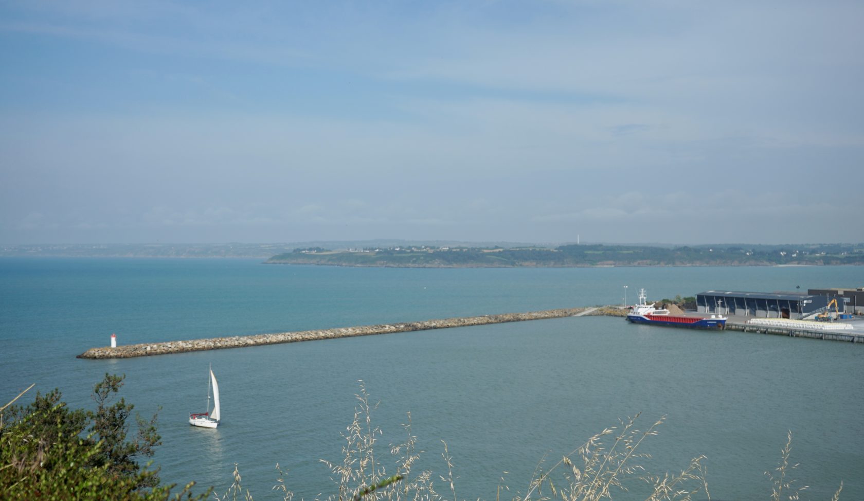 Propriété de caractère face à la mer.