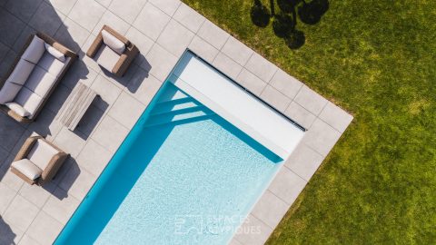 Bright contemporary with its swimming pool