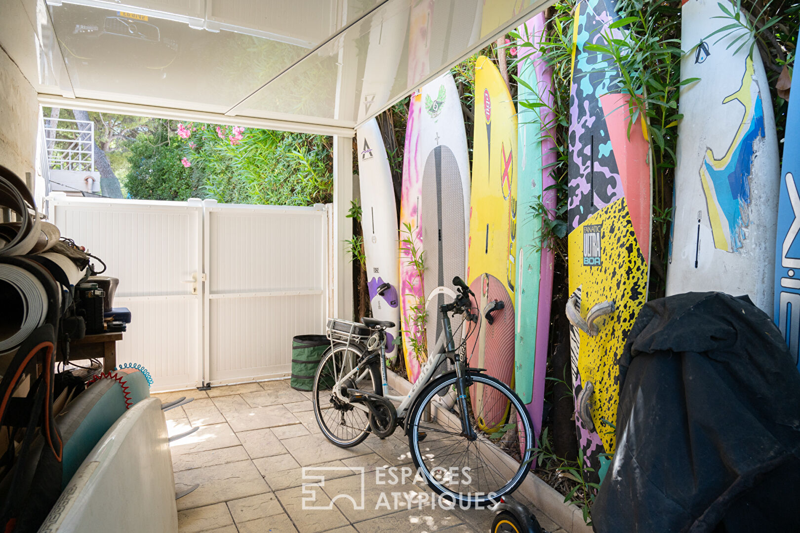 Appartement avec jardin et piscine en bord de plage