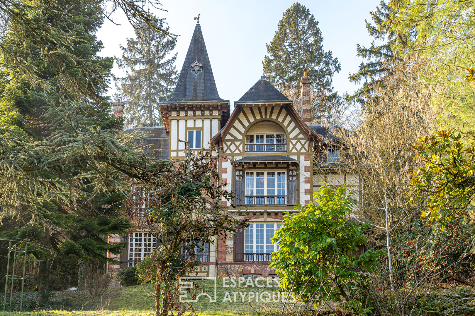 Authentique propriété style anglo-normand dans le centre historique de Villennes Sur Seine