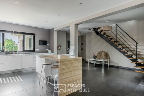 Maison contemporaine familiale au jardin apaisant