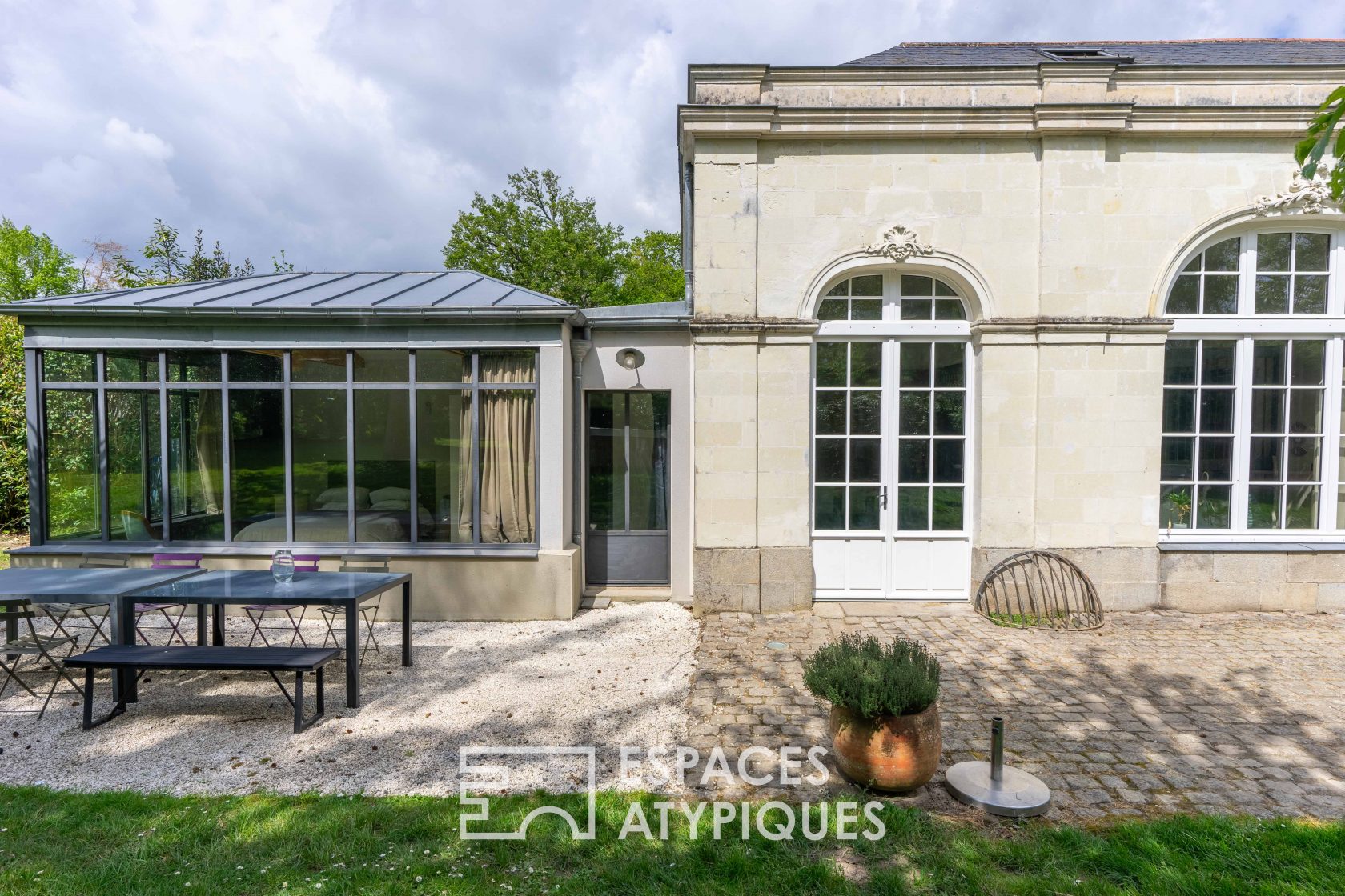 Quiet 18th century orangery in Basse-Goulaine